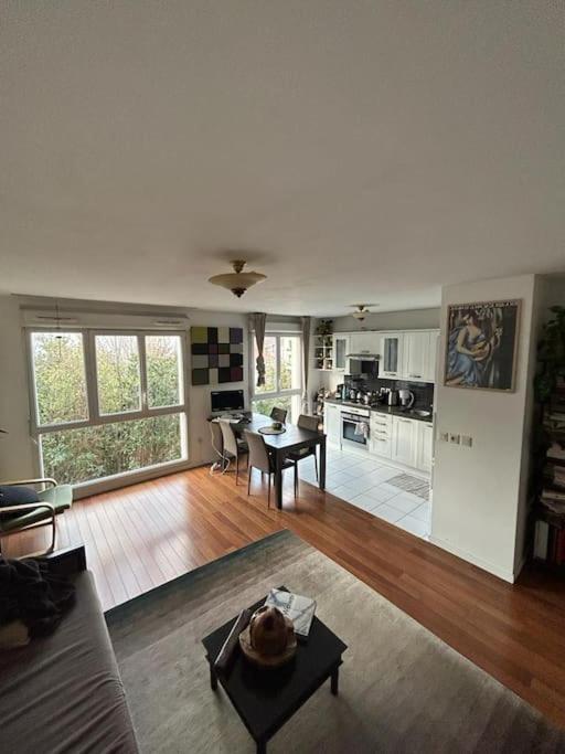 Appartement Spacieux Et Lumineux Aux Portes De Paris - Ideal Pour Visiter Et Se Reposer Bondy Exterior foto